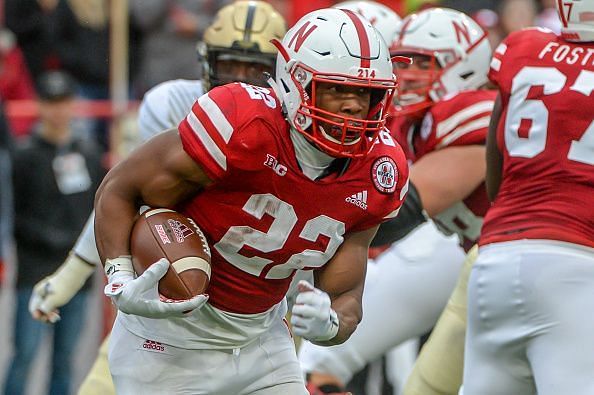 Ozigbo literally splits some defenders who are trying to take him to the ground and uses his off-arm very well to keep them away from his body